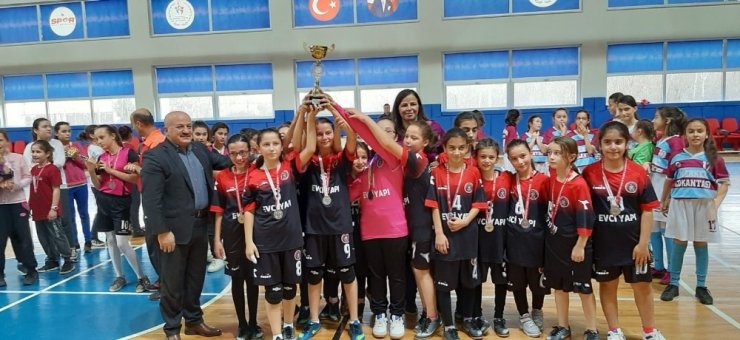 Hentbolda şampiyon Anadolu Kalkınma Vakfı