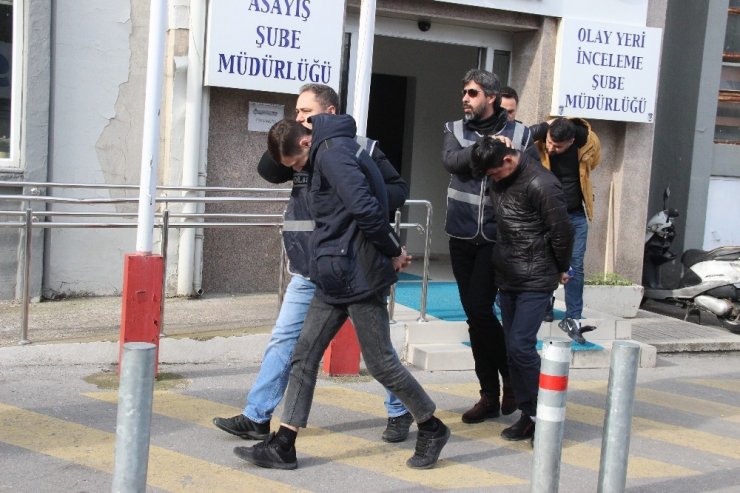 Kuyumcuyu soyup 2 kişiyi yaralayan zanlılar adliyede