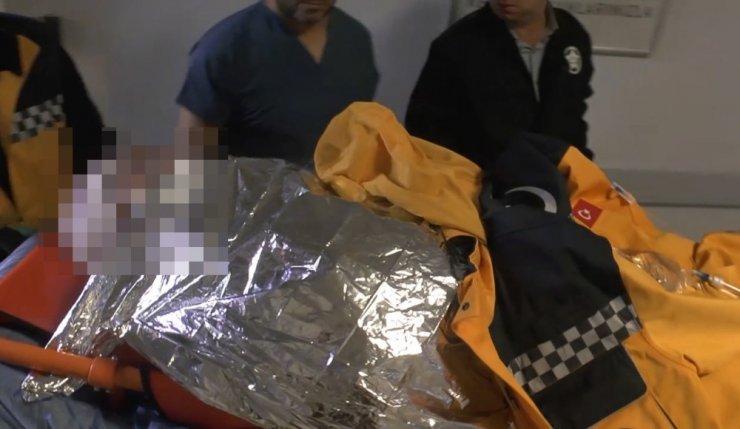 Mersin’deki karda arama çalışmalarında paletli araç devrildi: 1 yaralı