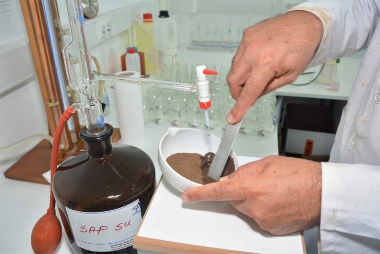 Büyükşehir Tarım Laboratuvarı üreticinin yanında