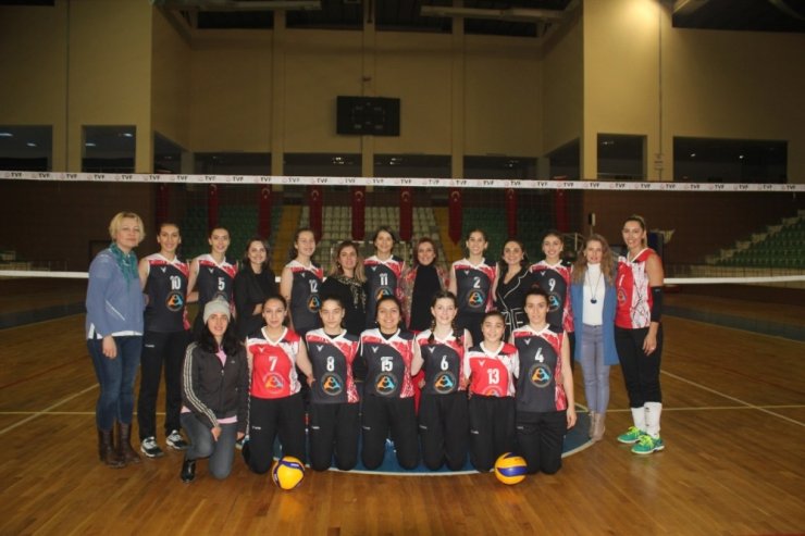 Ünye’de Bayan Voleybol Takımı kuruldu