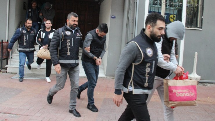 Kurgulanmış kazalarla sigorta şirketlerini 20 milyon TL dolandırmışlar