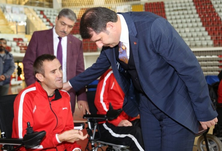 Sivas Valisi Salih Ayhan boccia oynadı
