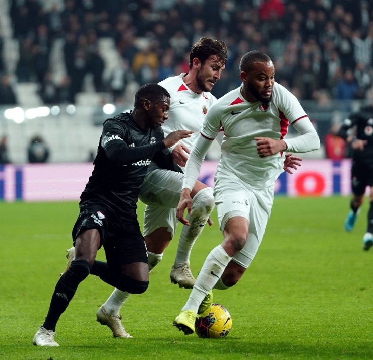 Süper Lig: Beşiktaş: 0 - Gençlerbirliği: 1 (İlk yarı)