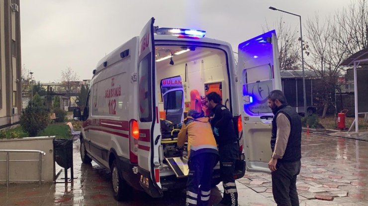 Otomobil ile motosiklet çarpıştı: 2 Yaralı