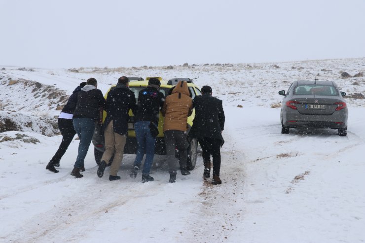 Kars ve Tunceli'de 51 köy yolu ulaşıma kapandı