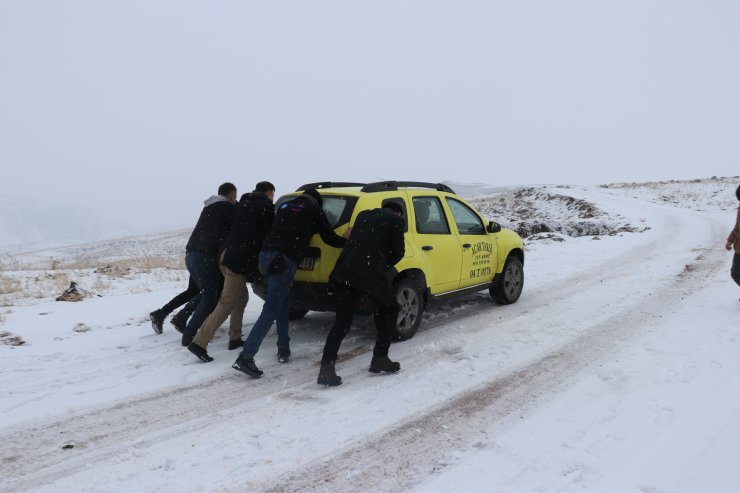Kars ve Tunceli'de 51 köy yolu ulaşıma kapandı