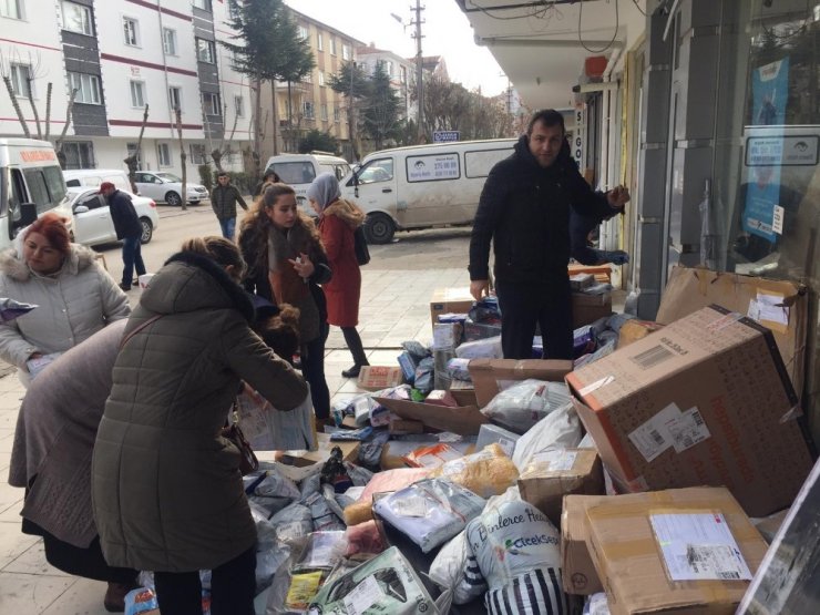 Günlerdir kargolarını alamayan vatandaşlar, kargo şirketine tepki gösterdi