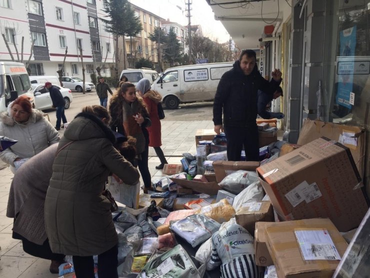 Günlerdir kargolarını alamayan vatandaşlar, kargo şirketine tepki gösterdi