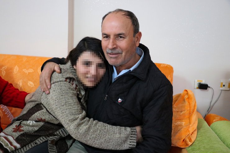 Annesinin oturma eylemi sayesinde sıcak yuvasına kavuştu