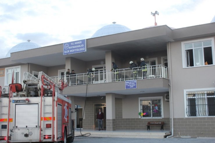 Antalya’da müftülük binasında yangın