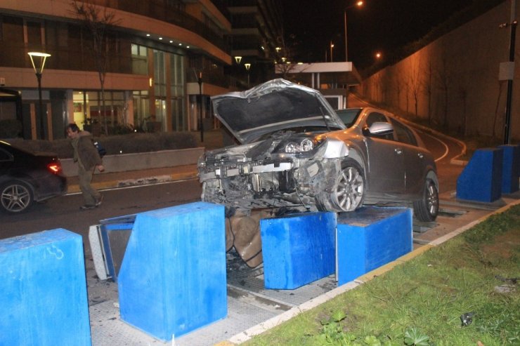 Bağcılar’da alkollü sürücü park halindeki motosikleti ezdi