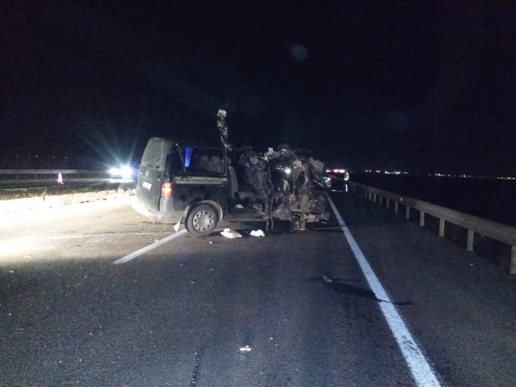 Karacabey’de trafik kazası: 2 ölü, 1 yaralı