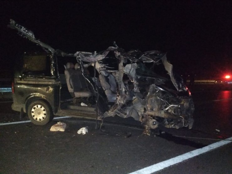 Karacabey’de trafik kazası: 2 ölü, 1 yaralı