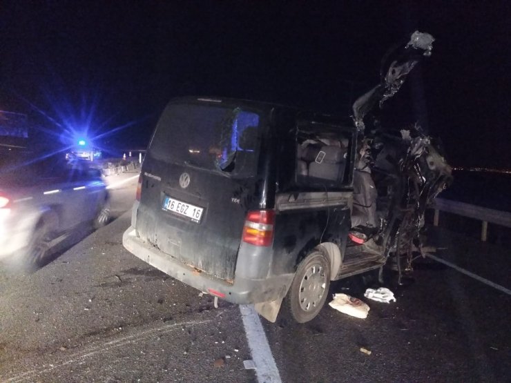 Karacabey’de trafik kazası: 2 ölü, 1 yaralı
