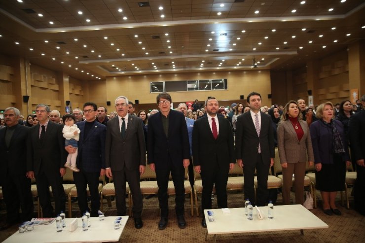 Türel, yeni imajıyla dikkat çekti