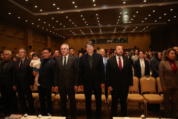 Türel, yeni imajıyla dikkat çekti