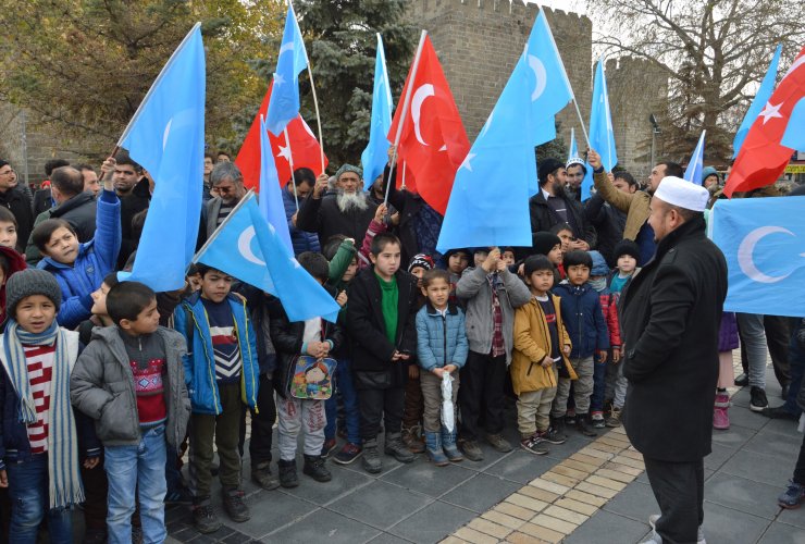 Çin'in Doğu Türkistan politikaları Kayseri'de protesto edildi