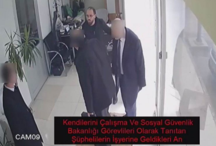 Kendilerini SGK personeli olarak tanıtıp dolandırıcılık yaptılar