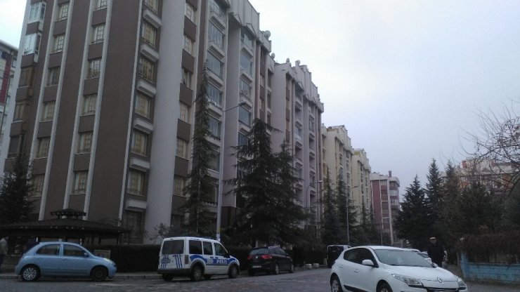 Pencereden düşen kadın hayatını kaybetti