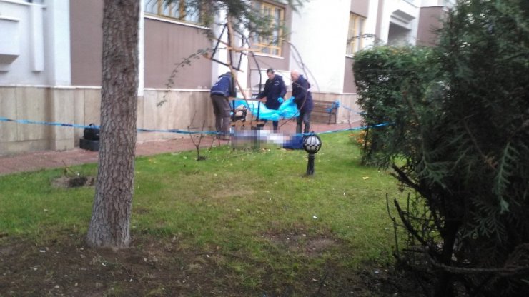 Pencereden düşen kadın hayatını kaybetti