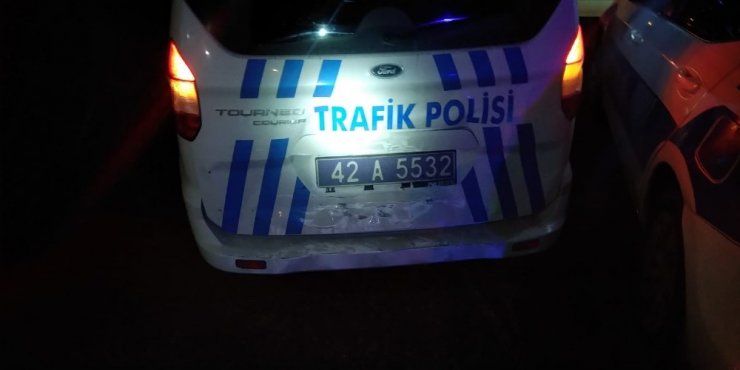 Dur ihtarına uymadı, polis aracına çarptı