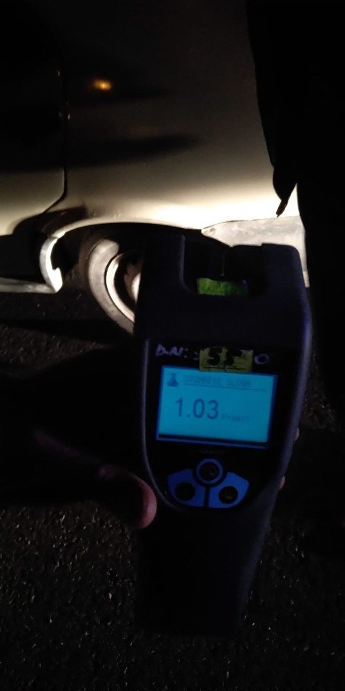 Dur ihtarına uymadı, polis aracına çarptı