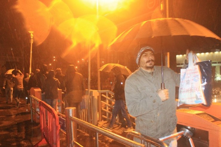 İstanbul’da sağanak yağış etkili oldu