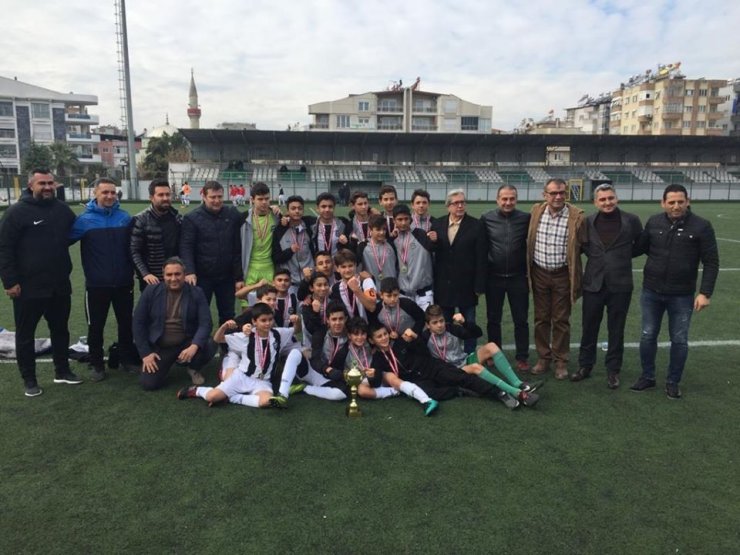 Nazilli Belediyespor U-14 Takımı 2019’u kupa ile kapattı