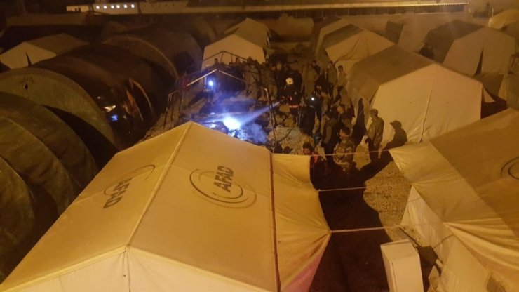 Çadırkentteki yangın söndürüldü