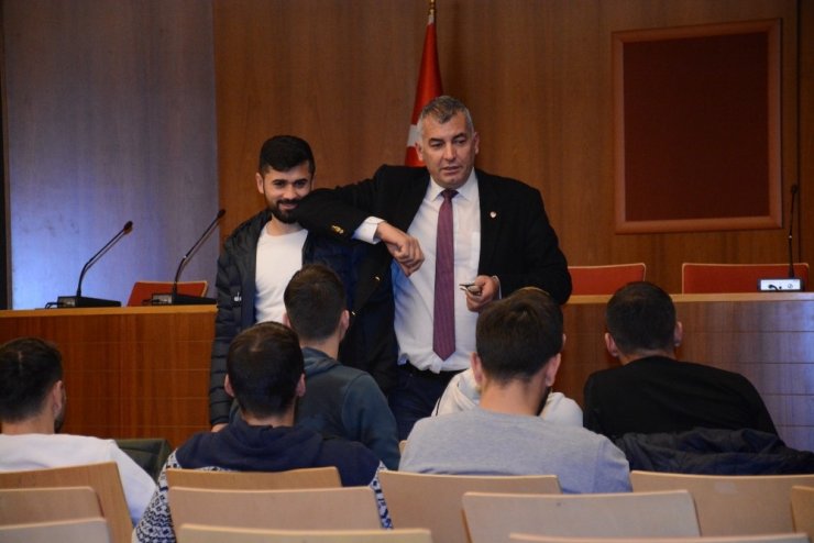 Anadolu Üniversitesi Futbol Takımına yeni kurallar anlatıldı