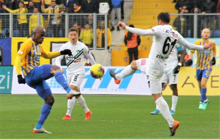 Süper Lig: MKE Ankaragücü: 0 - Denizlispor: 2 (İlk yarı)