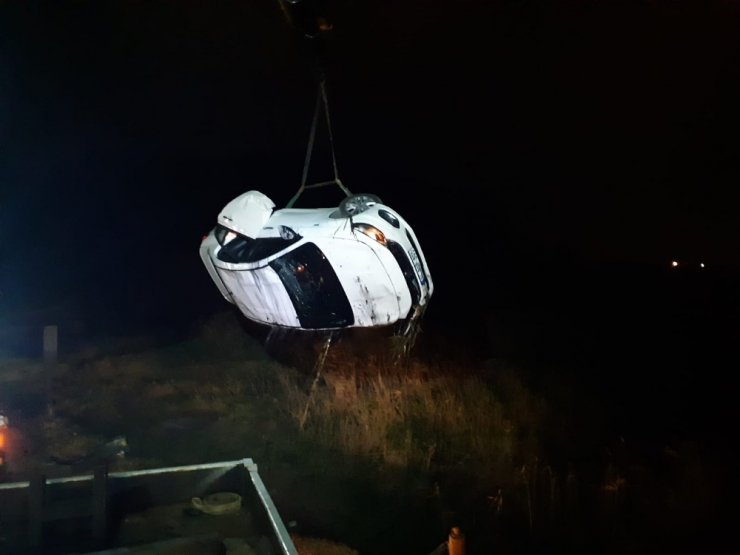 İzmir’de otomobil köprüden uçtu: 1 yaralı