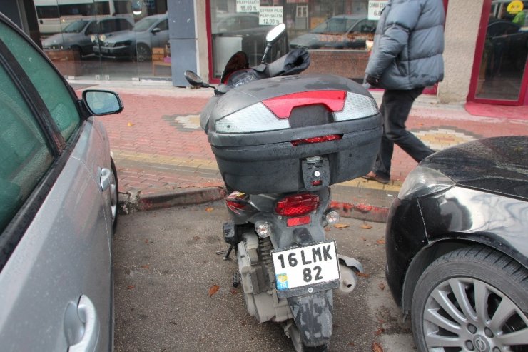 Bilecik’te motosiklet park halindeki araca çarptı: 1 yaralı