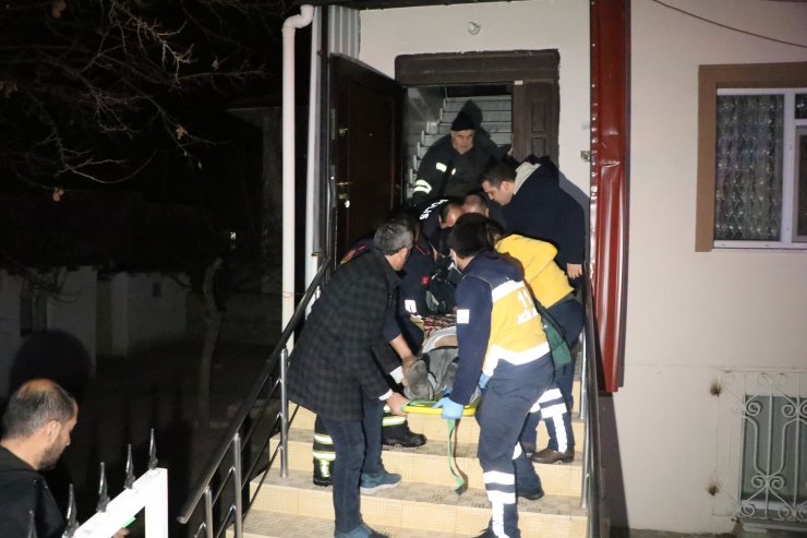 Erzincan'da yangında kalbi duran yaşlı adam hastanede hayata döndürüldü