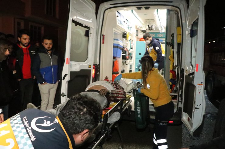 Erzincan'da yangında kalbi duran yaşlı adam hastanede hayata döndürüldü