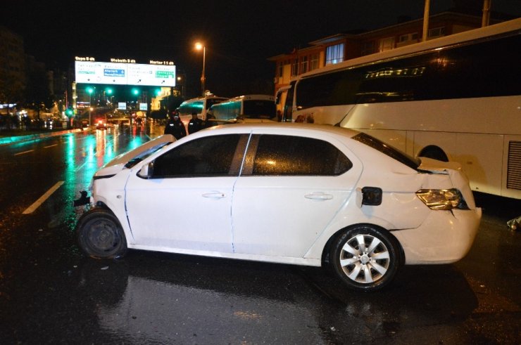 Afgan Uyruklu alkollü sürücü çarptığı otomobili 300 metre ileri savruldu