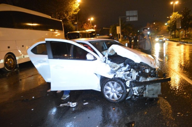 Afgan Uyruklu alkollü sürücü çarptığı otomobili 300 metre ileri savruldu