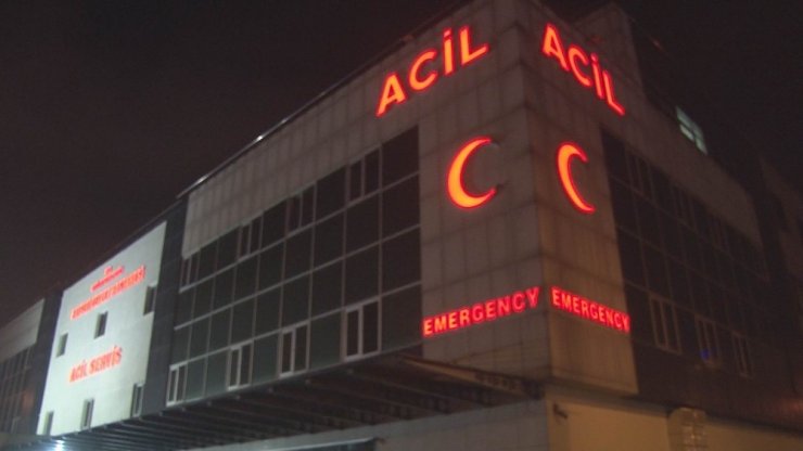 Fabrikada akşam yemeğinden zehirlenen 12 işçi hastaneye kaldırıldı