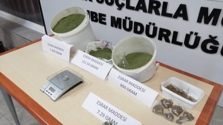 Kömürlükteki kovalarda 3 kilo 100 gram toz esrar ele geçirildi