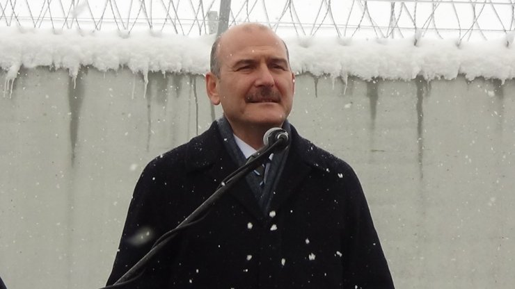 İçişleri Bakanı Soylu’dan kar altında görev yapan Mehmetçiğe ziyaret