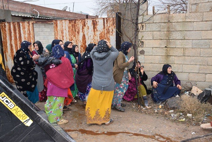 Şanlıurfa’da tır markete daldı: 4 yaralı