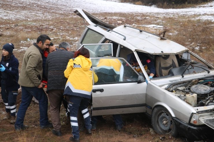 Şarampole devrilen otomobil hurdaya döndü: 4 yaralı