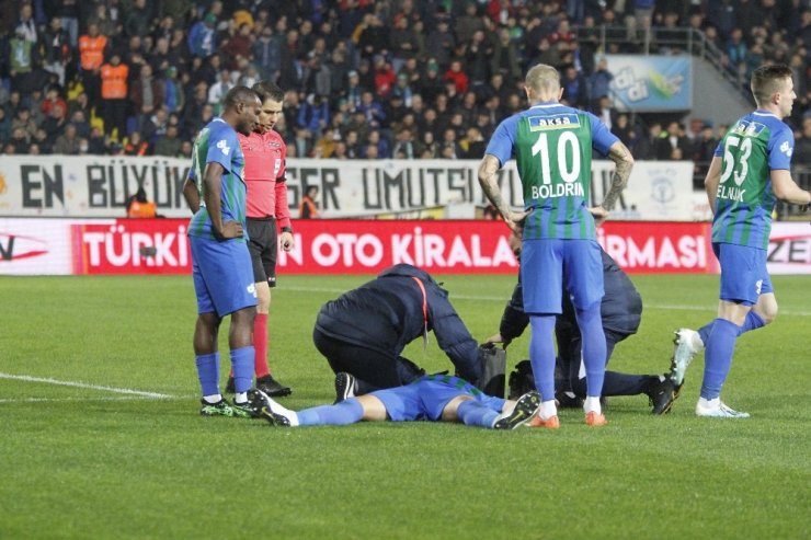 Süper Lig: Çaykur Rizespor: 1 - Fenerbahçe: 1 (İlk yarı)
