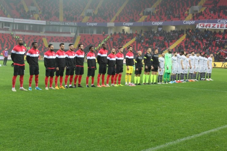 Süper Lig: Gaziantep FK: 1 - Yeni Malatyaspor: 0 (İlk yarı)