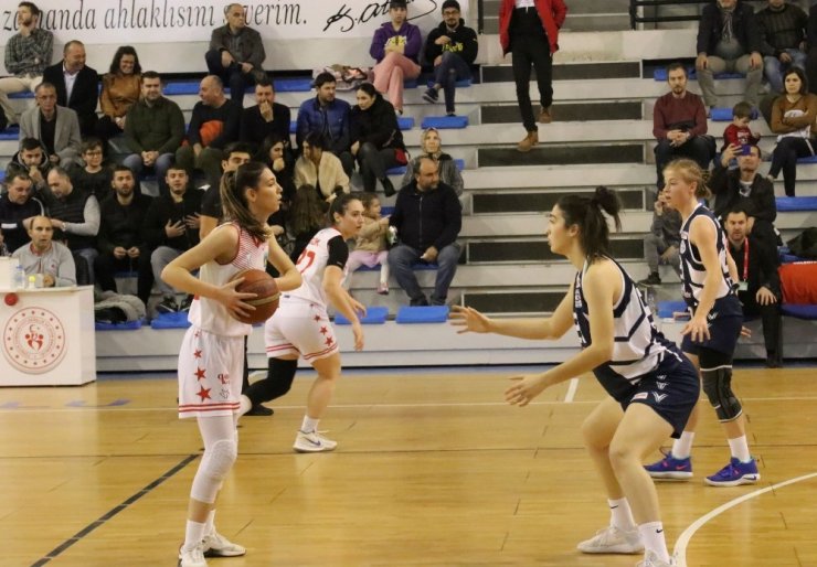 Turgutlu Belediyespor devrenin son maçını galip tamamladı