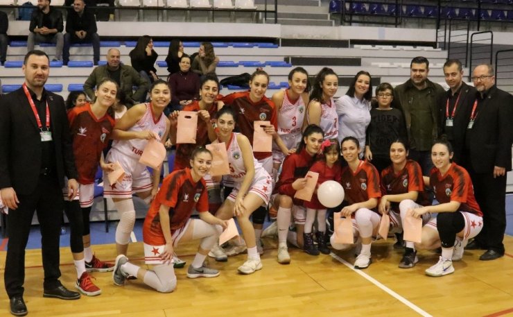 Turgutlu Belediyespor devrenin son maçını galip tamamladı