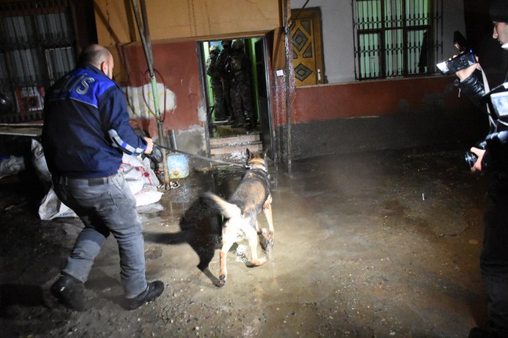 GÜNCELLEME - Adana'da uyuşturucu satıcılarına yönelik operasyon