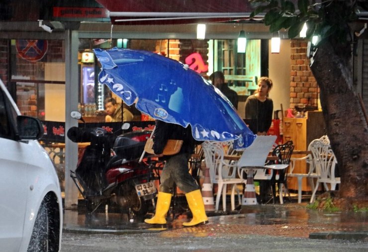 Antalya’da sağanak etkili oldu