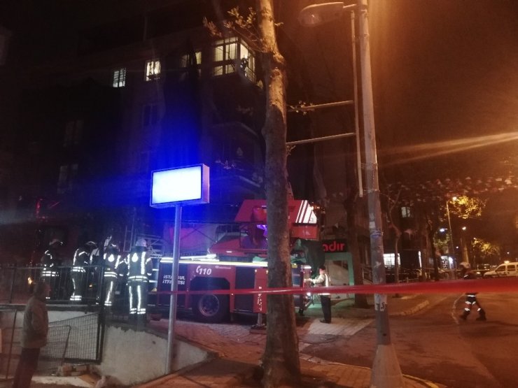 Avcılar’da şiddetli rüzgarda iskele koptu